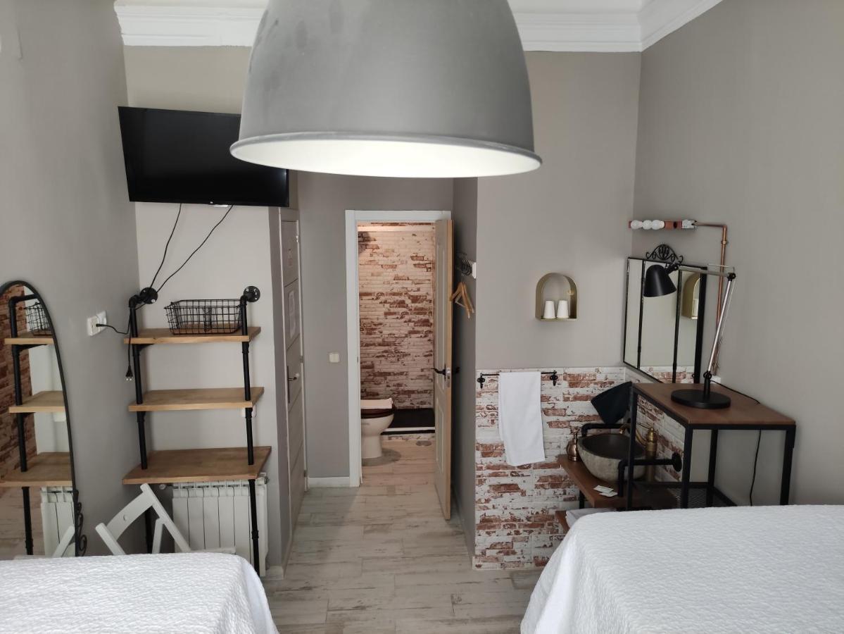 Hostal Hispalense Мадрид Екстериор снимка