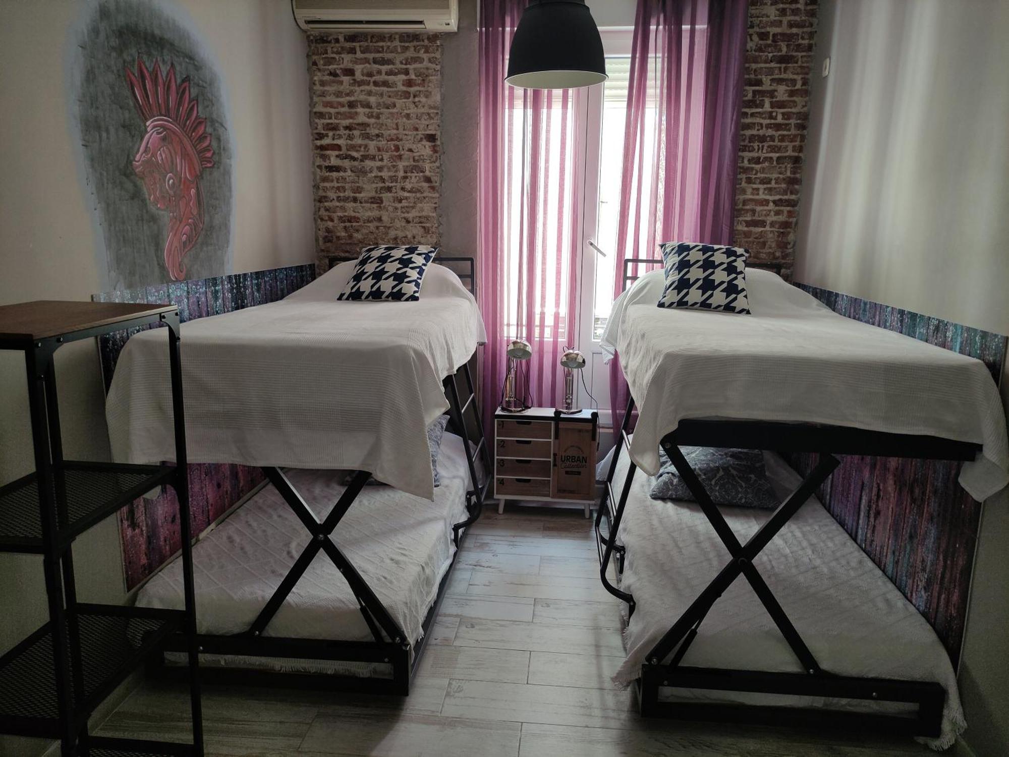 Hostal Hispalense Мадрид Екстериор снимка