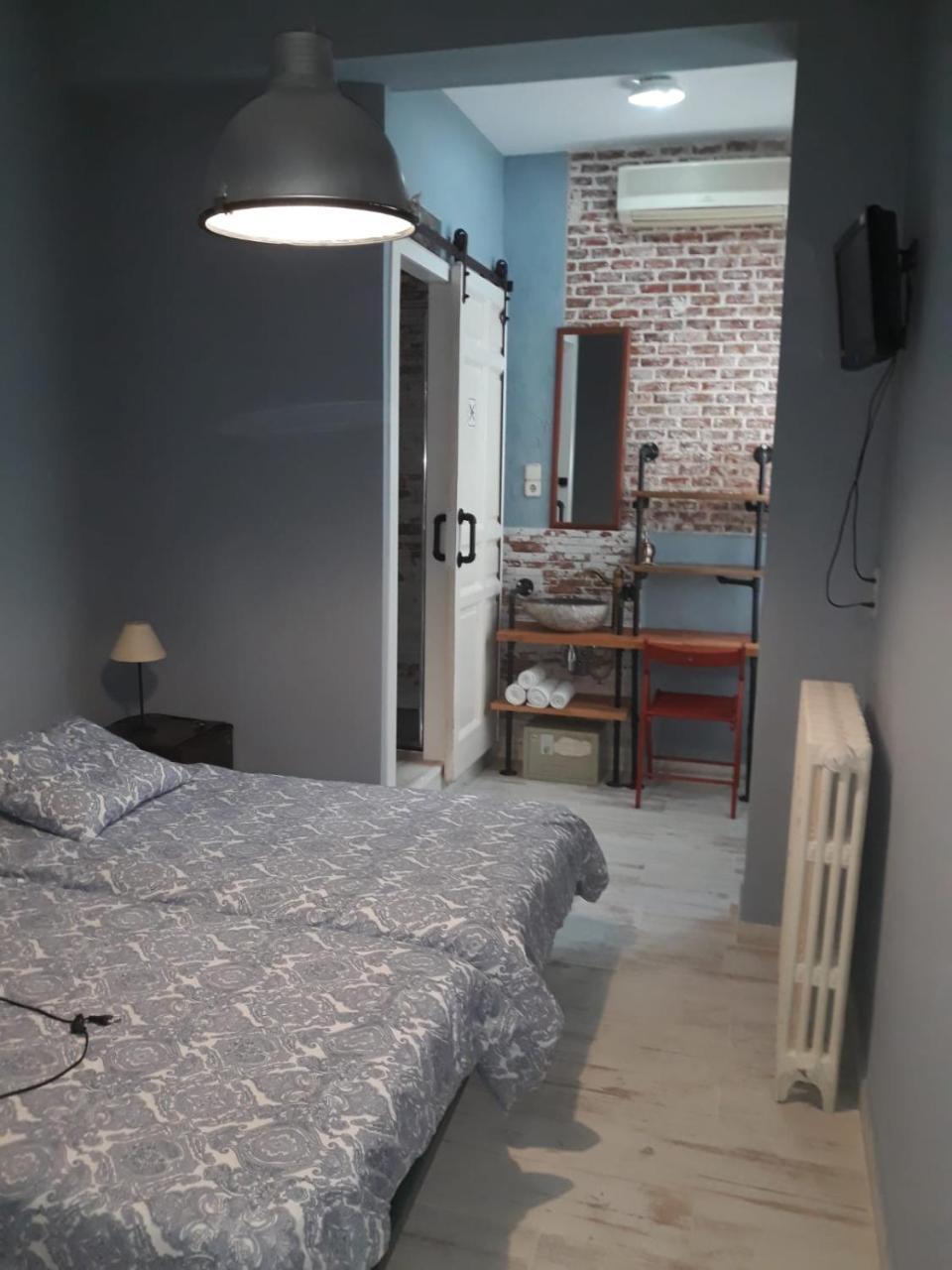 Hostal Hispalense Мадрид Екстериор снимка