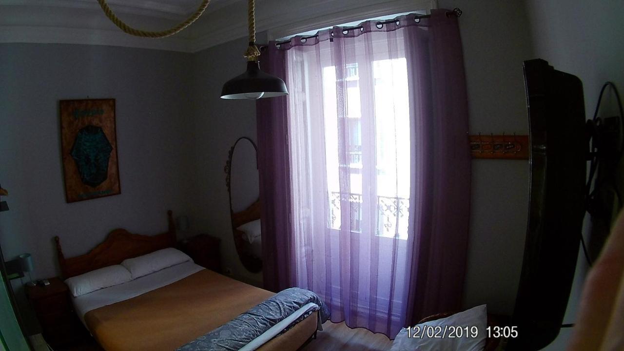 Hostal Hispalense Мадрид Екстериор снимка