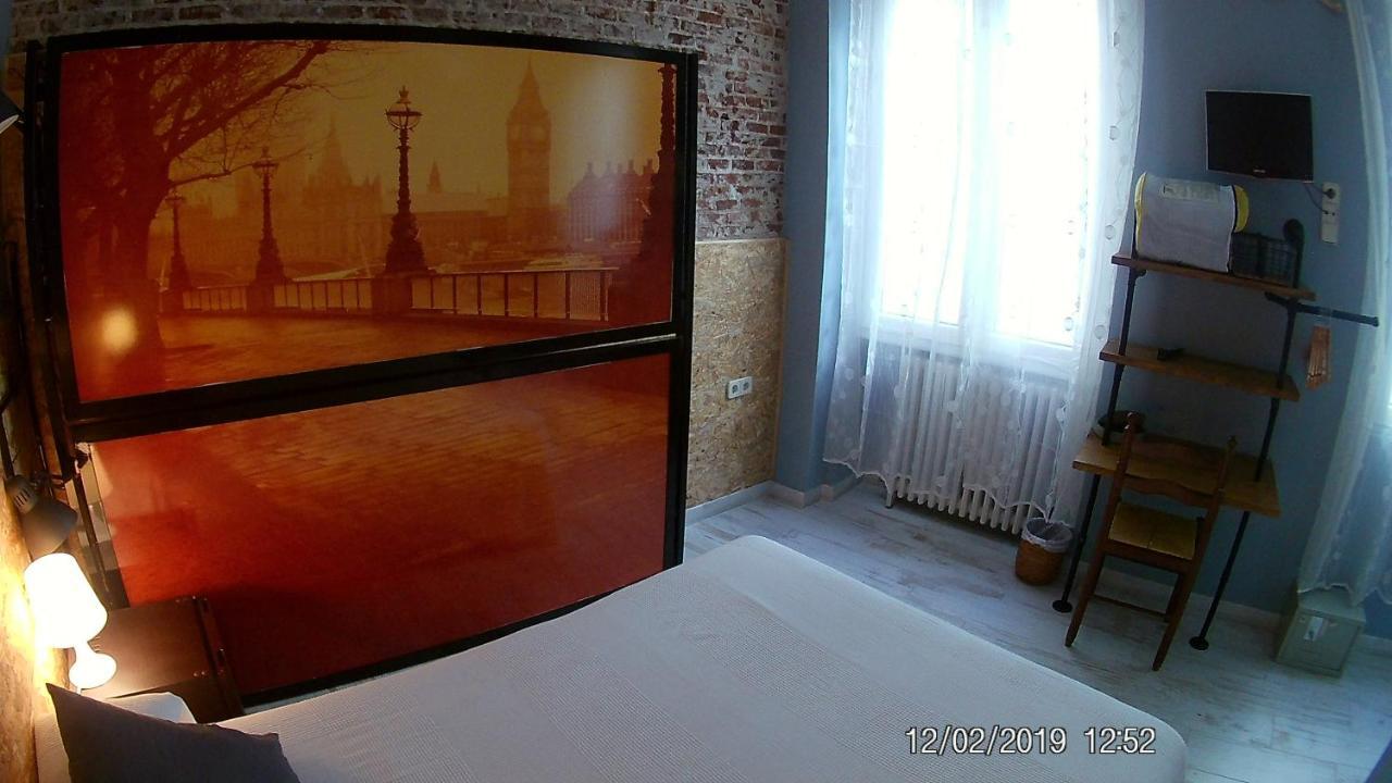 Hostal Hispalense Мадрид Екстериор снимка
